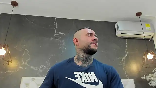 Snapshot of BruceDallas chatting on February 2, 2025, 6:04 am BruceDallas online show from February 2, 2025, 6:04 am