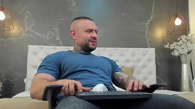 Snapshot of BruceDallas chatting on February 3, 2025, 2:14 am BruceDallas online show from February 3, 2025, 2:14 am