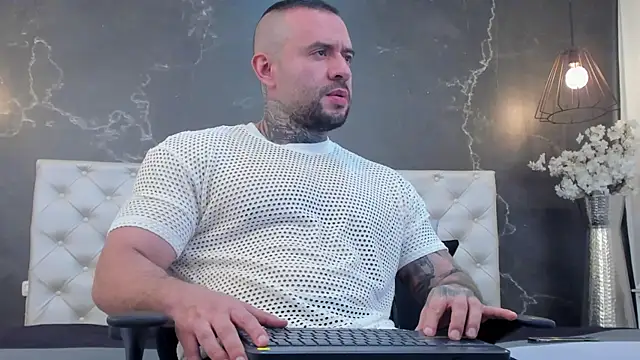 Snapshot of BruceDallas chatting on February 7, 2025, 1:36 am BruceDallas online show from February 7, 2025, 1:36 am