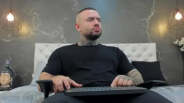 Snapshot of BruceDallas chatting on February 23, 2025, 5:01 am BruceDallas online show from February 23, 2025, 5:01 am