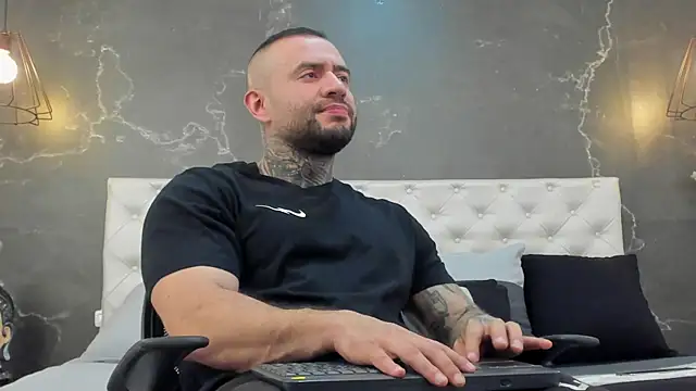 Snapshot of BruceDallas chatting on February 23, 2025, 10:31 pm BruceDallas online show from February 23, 2025, 10:31 pm