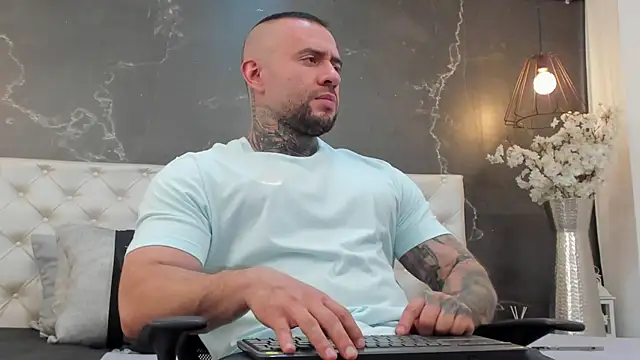 Snapshot of BruceDallas chatting on March 11, 2025, 11:04 pm BruceDallas online show from March 11, 2025, 11:04 pm