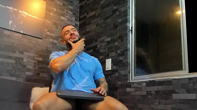 Snapshot of BruceDallas chatting on September 19, 2025, 1:18 am BruceDallas online show from September 19, 2025, 1:18 am