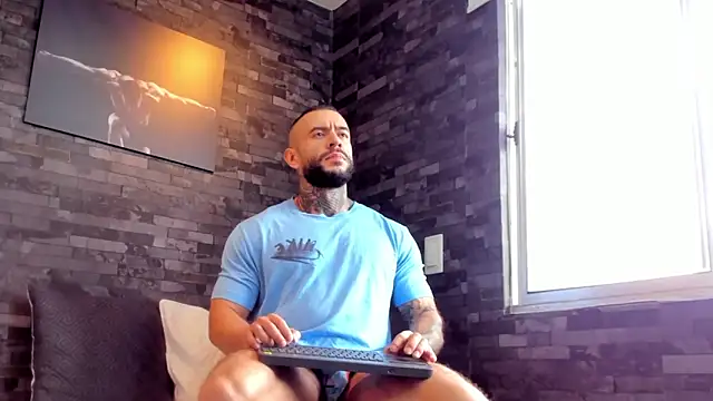 Snapshot of BruceDallas chatting on September 22, 2025, 1:35 pm BruceDallas online show from September 22, 2025, 1:35 pm