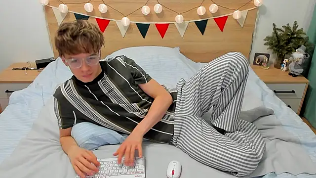 Snapshot of Fandi_777 chatting on January 7, 2025, 4:16 pm Fandi 777 online show from January 7, 2025, 4:16 pm