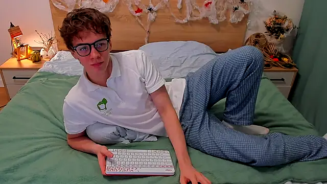 Snapshot of Fandi_777 chatting on November 7, 2025, 6:02 am Fandi 777 online show from November 7, 2025, 6:02 am