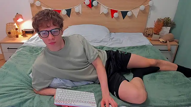 Snapshot of Fandi_777 chatting on November 9, 2025, 6:12 am Fandi 777 online show from November 9, 2025, 6:12 am