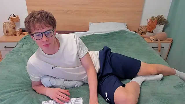 Snapshot of Fandi_777 chatting on November 26, 2025, 11:44 am Fandi 777 online show from November 26, 2025, 11:44 am