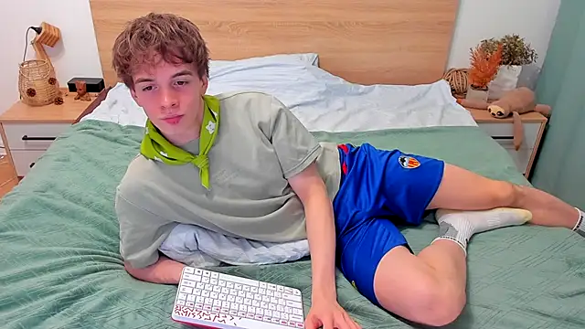 Snapshot of Fandi_777 chatting on November 30, 2025, 12:42 pm Fandi 777 online show from November 30, 2025, 12:42 pm