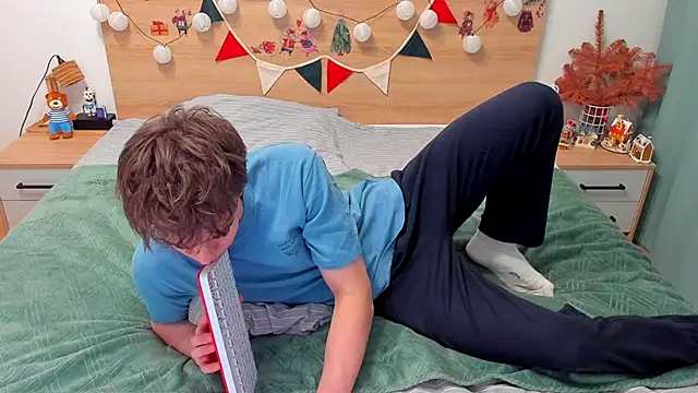 Snapshot of Fandi_777 chatting on December 15, 2025, 3:38 pm Fandi 777 online show from December 15, 2025, 3:38 pm