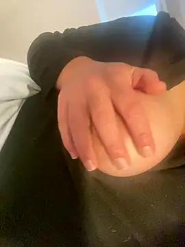 Snapshot of MorbidaMonica01 chatting on December 19, 2025, 10:06 pm MorbidaMonica01 online show from December 19, 2025, 10:06 pm