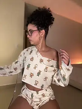 Lianh Benett online show from February 14, 2025, 4:15 am