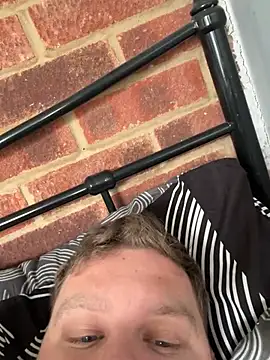 Lukeyboy027 online show from April 10, 2026, 11:37 am