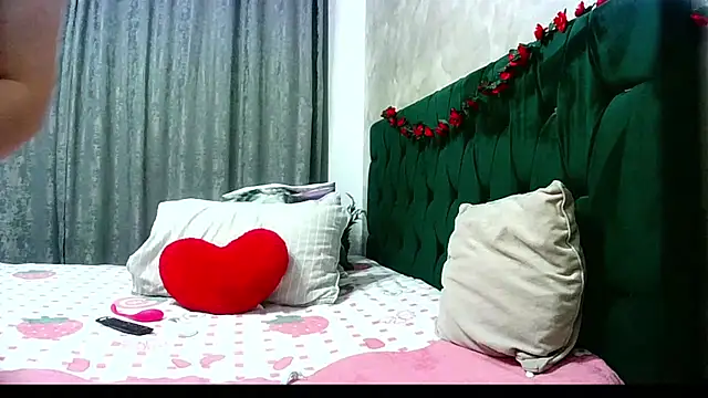 Snapshot of MikySWeet7 chatting on July 16, 2026, 7:20 pm MikySWeet7 online show from July 16, 2026, 7:20 pm