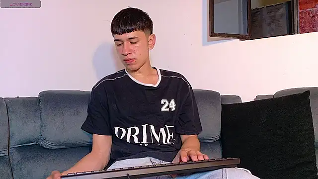 Snapshot of Mr_daren_ chatting on October 22, 2025, 6:07 pm Mr daren online show from October 22, 2025, 6:07 pm