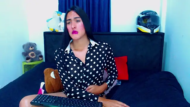 misss estrella online show from April 16, 2026, 9:39 pm