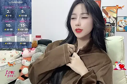  LLisa  online show from January 10, 2025, 1:21 am