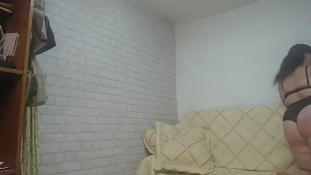 Snapshot of EmmaSquirt chatting on February 6, 2025, 10:43 pm EmmaSquirt online show from February 6, 2025, 10:43 pm