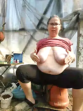 Snapshot of EmmaSquirt chatting on March 20, 2025, 11:38 am EmmaSquirt online show from March 20, 2025, 11:38 am