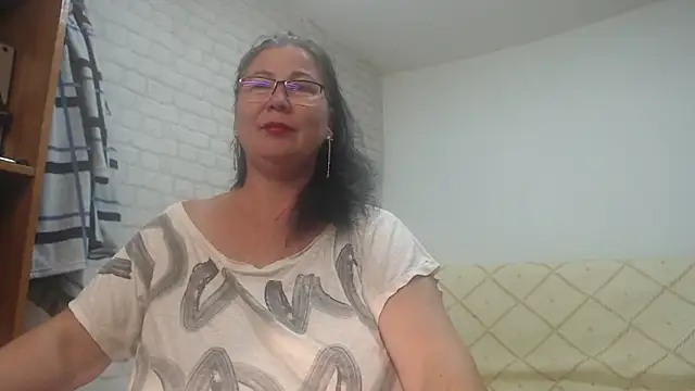 Snapshot of EmmaSquirt chatting on October 13, 2025, 6:13 am EmmaSquirt online show from October 13, 2025, 6:13 am