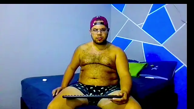 Snapshot of Evert_hairyboy chatting on December 14, 2025, 5:18 pm Evert hairyboy online show from December 14, 2025, 5:18 pm