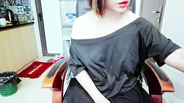 Miu-Le online show from November 14, 2025, 11:35 pm