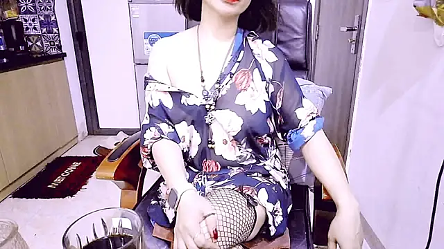 Snapshot of Miu-Le chatting on April 18, 2026, 7:58 pm Miu-Le online show from April 18, 2026, 7:58 pm