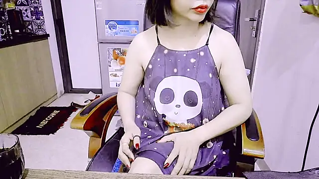 Snapshot of Miu-Le chatting on April 22, 2026, 6:09 pm Miu-Le online show from April 22, 2026, 6:09 pm