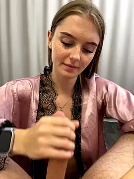 Snapshot of lovelly_molly chatting on November 7, 2025, 9:15 pm lovelly molly online show from November 7, 2025, 9:15 pm