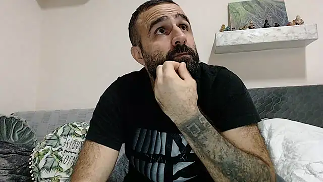 Snapshot of ivat80 chatting on December 9, 2024, 5:19 pm ivat80 online show from December 9, 2024, 5:19 pm