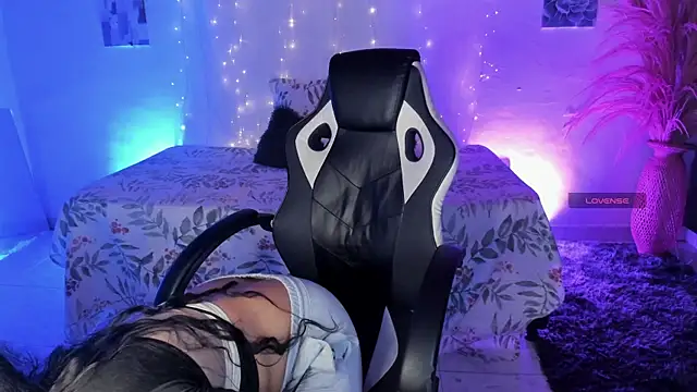 Riana Kean online show from December 3, 2025, 3:14 am