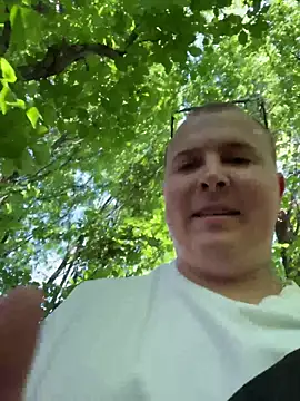 Snapshot of MrMrsRight chatting on June 7, 2026, 1:04 pm MrMrsRight online show from June 7, 2026, 1:04 pm