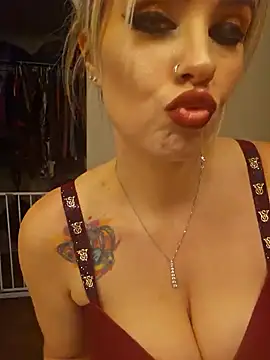 Snapshot of ellieconradxo chatting on December 4, 2024, 3:48 am ellieconradxo online show from December 4, 2024, 3:48 am