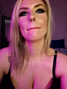 Snapshot of ellieconradxo chatting on February 8, 2025, 9:15 pm ellieconradxo online show from February 8, 2025, 9:15 pm