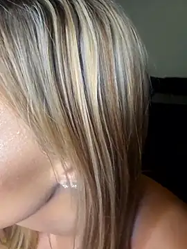 Snapshot of ellieconradxo chatting on September 20, 2025, 3:07 am ellieconradxo online show from September 20, 2025, 3:07 am