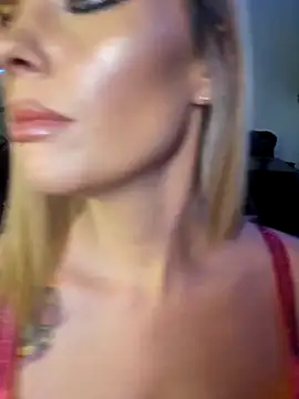 Snapshot of ellieconradxo chatting on November 18, 2025, 6:01 pm ellieconradxo online show from November 18, 2025, 6:01 pm