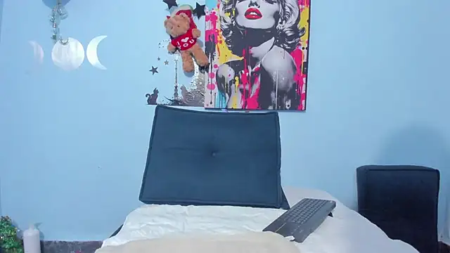  luna  sweet  online show from October 25, 2025, 1:57 am