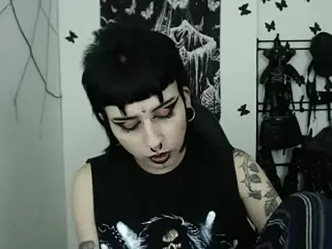 Snapshot of n0sferatus__ chatting on October 25, 2025, 1:02 am n0sferatus online show from October 25, 2025, 1:02 am