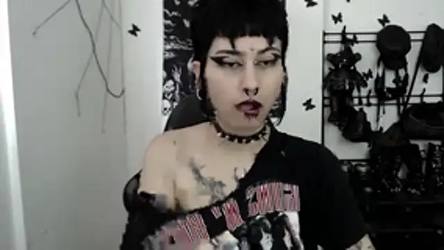 Snapshot of n0sferatus__ chatting on November 14, 2025, 6:06 pm n0sferatus online show from November 14, 2025, 6:06 pm