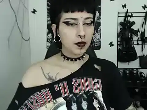 Snapshot of n0sferatus__ chatting on November 21, 2025, 4:11 am n0sferatus online show from November 21, 2025, 4:11 am