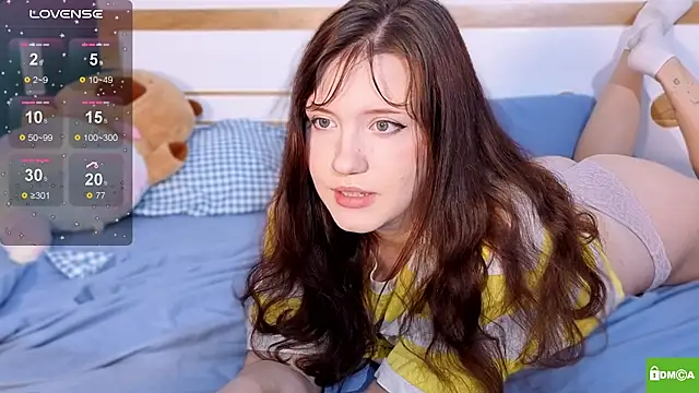 HanahCute online show from November 17, 2025, 1:22 am