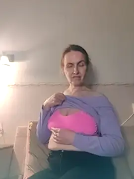 Evelina cute online show from March 23, 2026, 5:39 pm