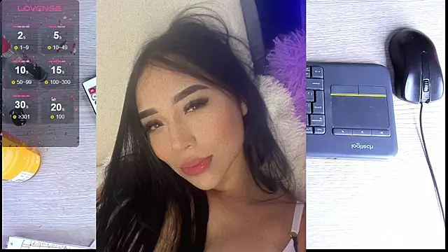 Snapshot of nyna_1 chatting on December 9, 2024, 5:30 pm nyna 1 online show from December 9, 2024, 5:30 pm