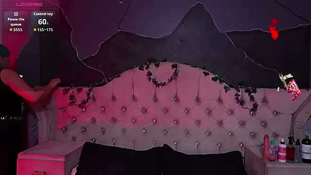 AmberGreyy  online show from April 8, 2026, 5:13 pm