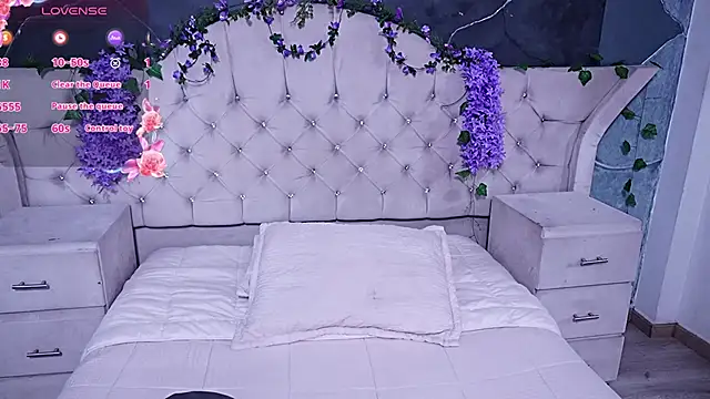 AmberGreyy  online show from May 22, 2026, 8:47 pm