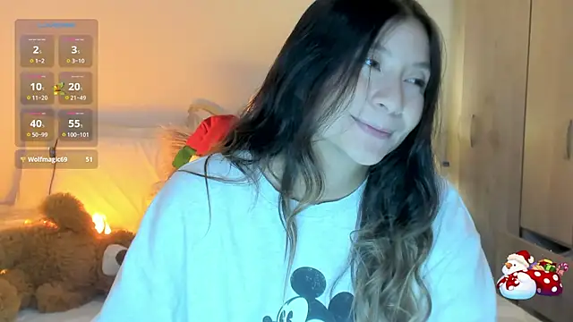 Snapshot of HelennaMoon_ chatting on January 2, 2025, 11:49 pm HelennaMoon online show from January 2, 2025, 11:49 pm