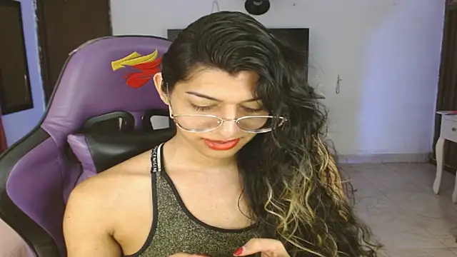 Snapshot of engielphoenis14 chatting on January 11, 2026, 1:43 am engielphoenis14 online show from January 11, 2026, 1:43 am