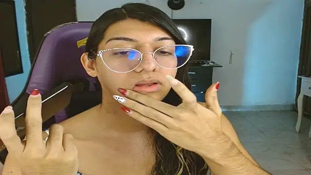 Snapshot of engielphoenis14 chatting on January 13, 2026, 12:05 am engielphoenis14 online show from January 13, 2026, 12:05 am