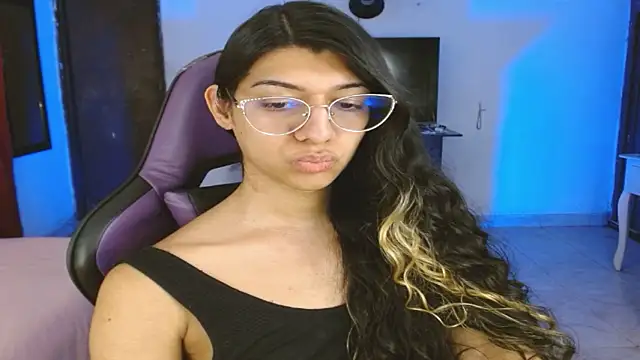 Snapshot of engielphoenis14 chatting on January 14, 2026, 1:33 am engielphoenis14 online show from January 14, 2026, 1:33 am