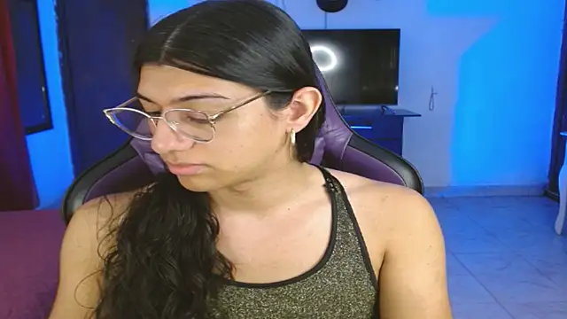 Snapshot of engielphoenis14 chatting on February 23, 2026, 9:23 pm engielphoenis14 online show from February 23, 2026, 9:23 pm